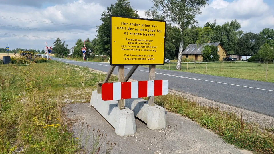 billedet viser, hvordan cykelstien mellem Naurbjerg og Kirke Skensved slutter brat.