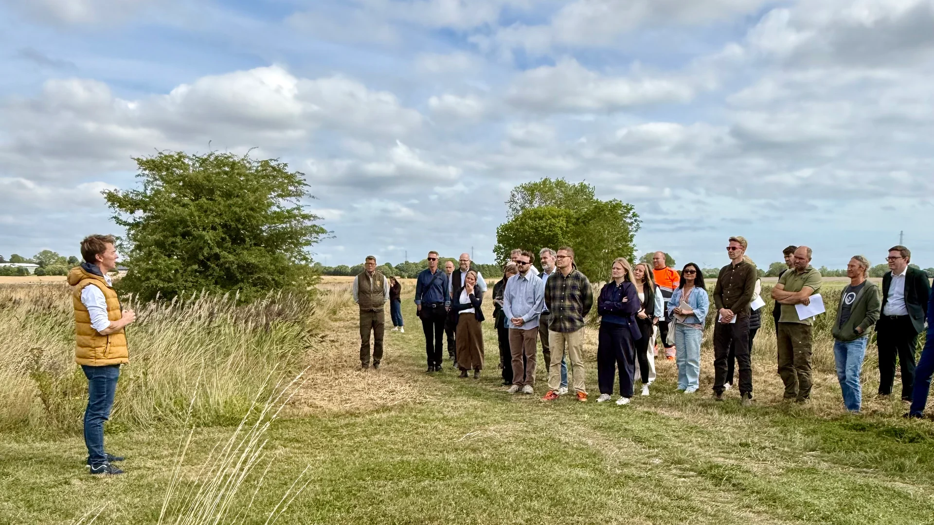 Minister for Natur og Dyrevelfærd, Christian Rabjerg Madsen, og Folketingets Miljø- og Fødevareudvalg besøgte Solrød Kommune for at høre om Solrød Bæk projektet.